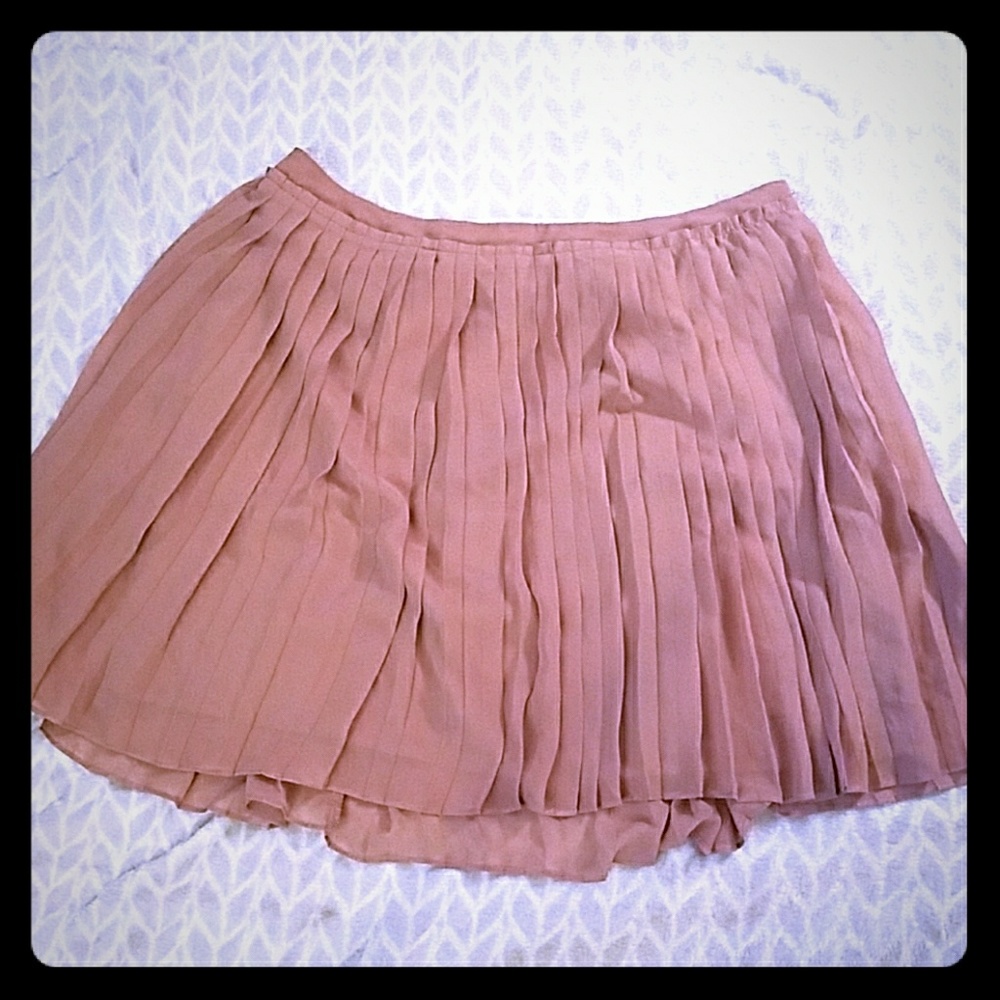 LC Lauren Conrad Pleated Chiffon skirt